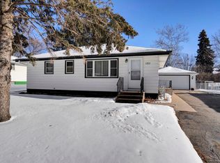 151 Gresham Ave N, Oakdale, MN 55128