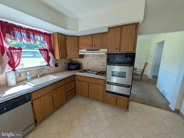 14 Westwood Cir — Photo 8