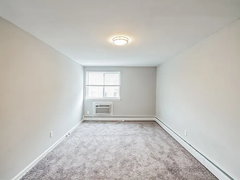 The Revere Apartments — Photo 18