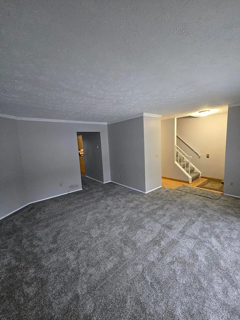 Spacious 3 bedroom townhouse — Photo 3