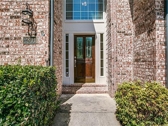 3rd image of 2801 Oleander Dr