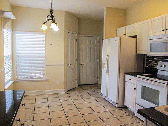 2nd image of 802 Doral Ct