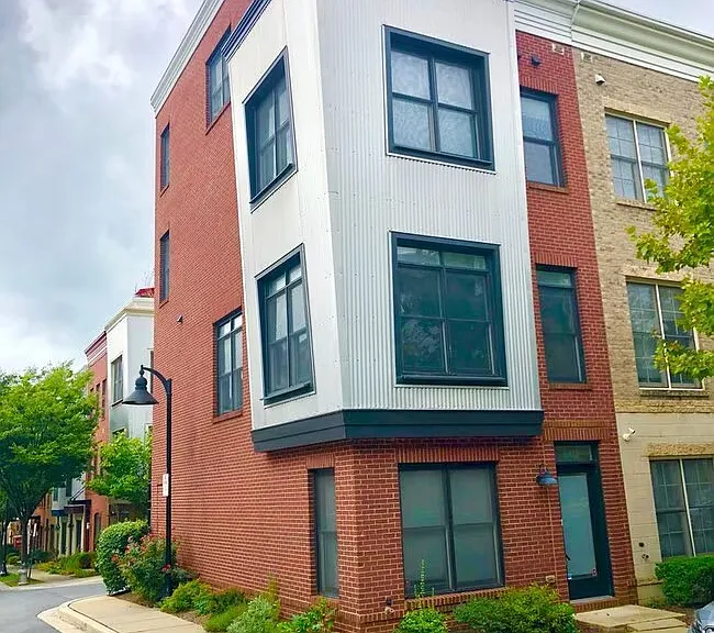 4411 Longfellow St — Photo 2