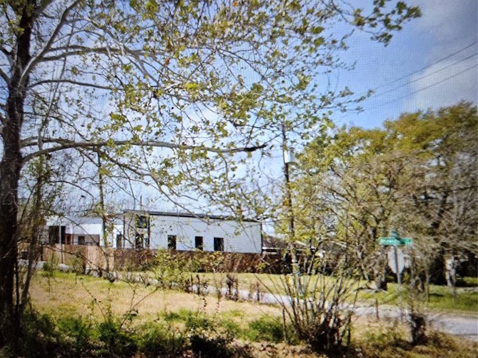 1st image of 3202 Roland St