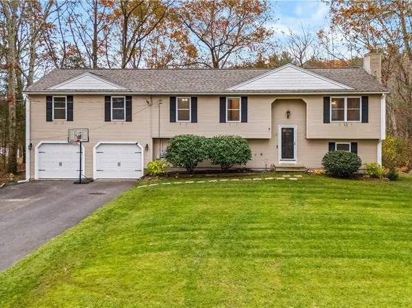 29 Round Lake Dr, Pascoag, RI 02859