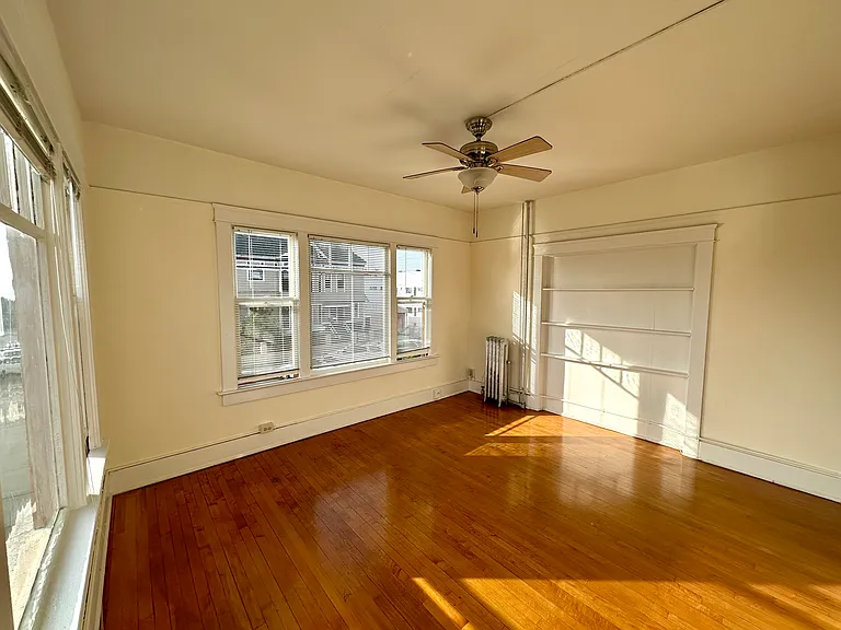 210 Juniper St #5 — Photo 1