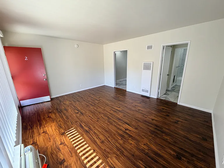 14215 Sylvan St #2 — Photo 5