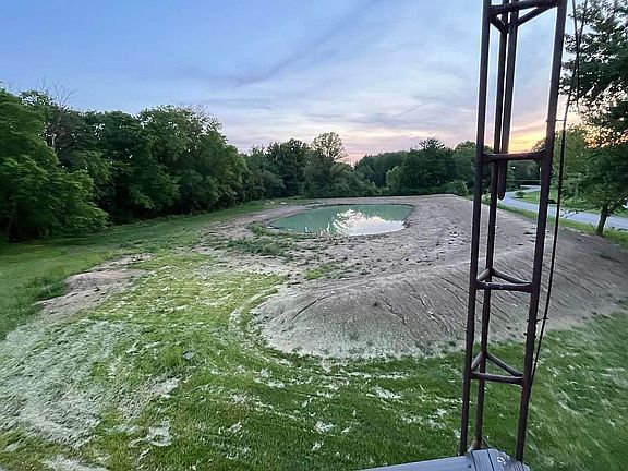 Dock/beach not pictured
