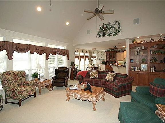 3rd image of 301 Ashton Dr