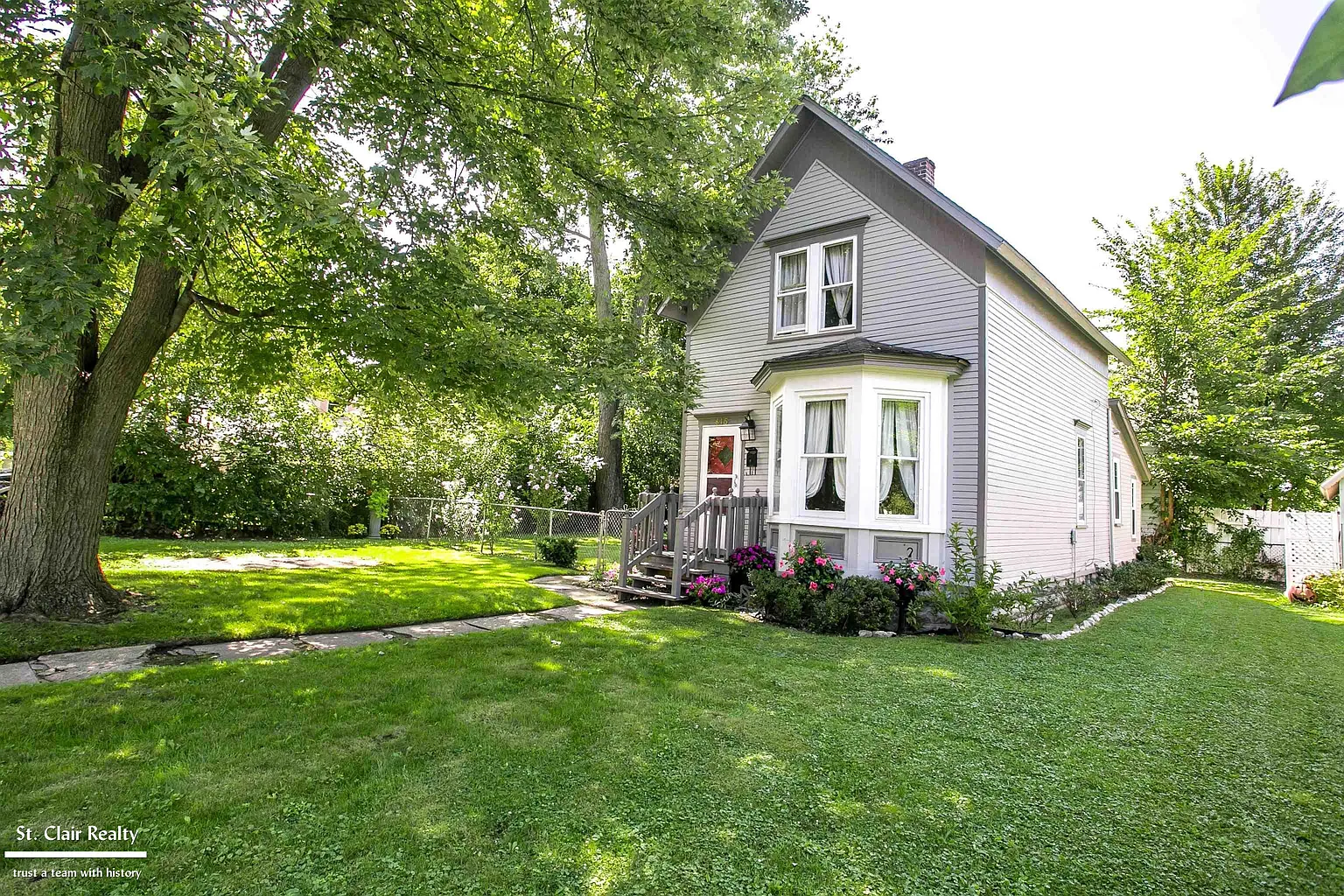 615 Waterloo St photo 1
