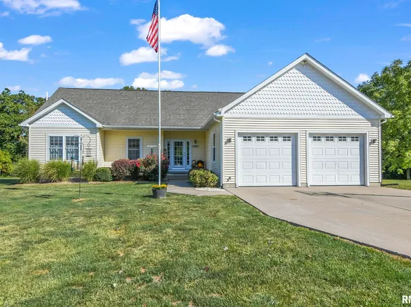 19956 Oakwood Ln, Petersburg, IL 62675