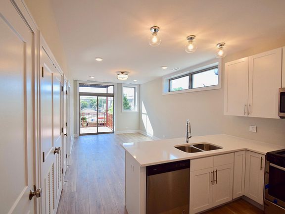 4th image of 2643 W Lawrence Ave #2S
