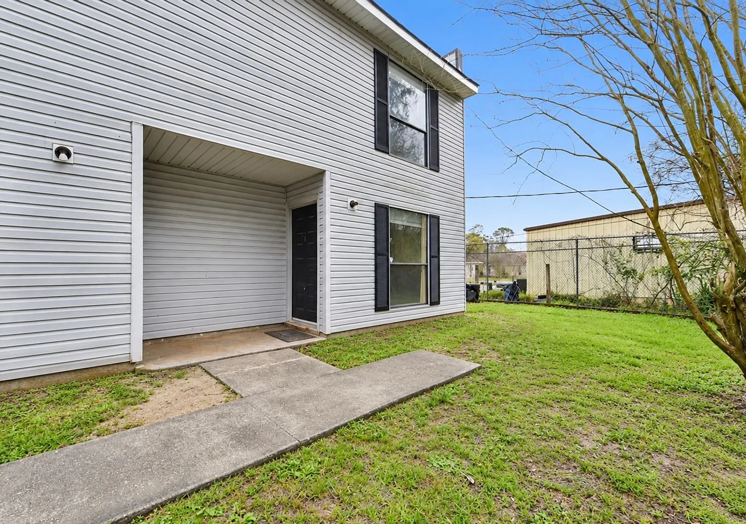 1940 Southpointe Dr — Photo 1