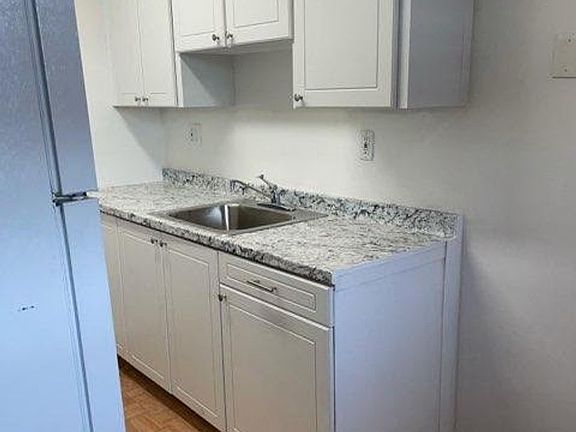 3rd image of 477 Sunshine Dr #B4