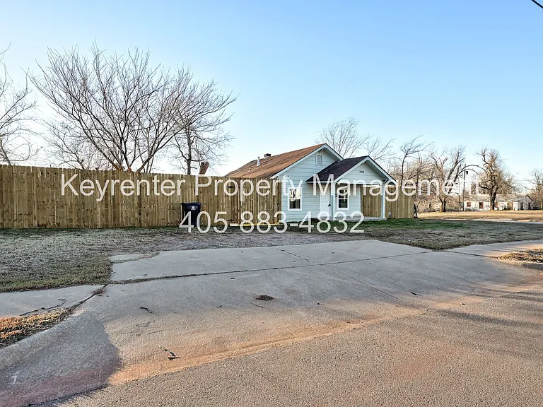 2709 N Fonshill Ave — Photo 4