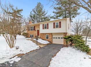 12485 Hedges Run Dr, Woodbridge, VA 22192
