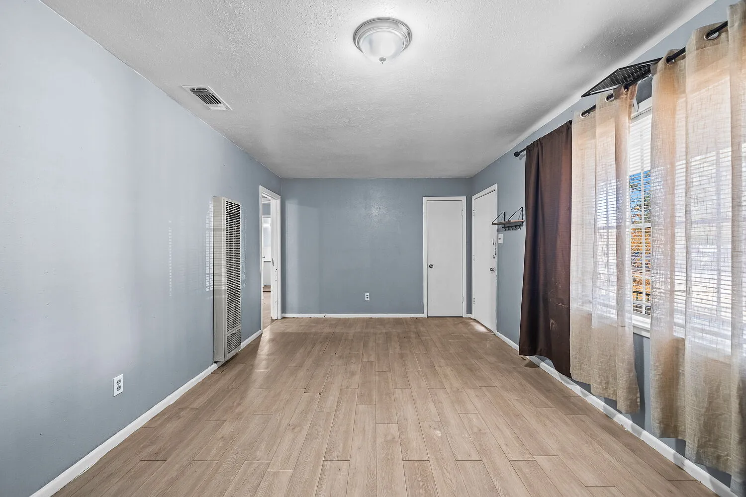 3 bed, 2.0 bath, 1694 sqft, $950 — Photo 3