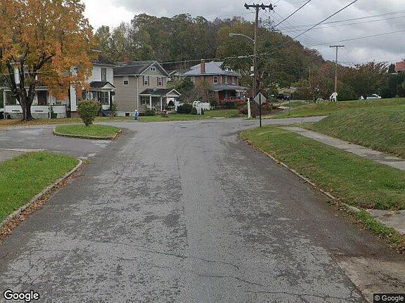 Exterior Neighborhood (street photo)