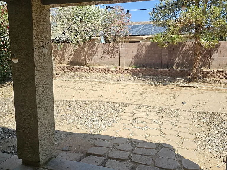 586 W Cobblestone Ct — Photo 17