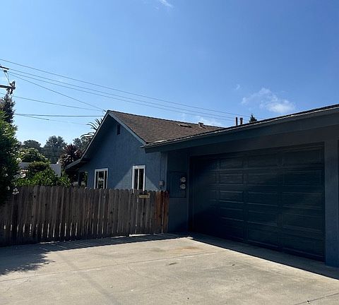 2nd image of 916 W Micheltorena St #916