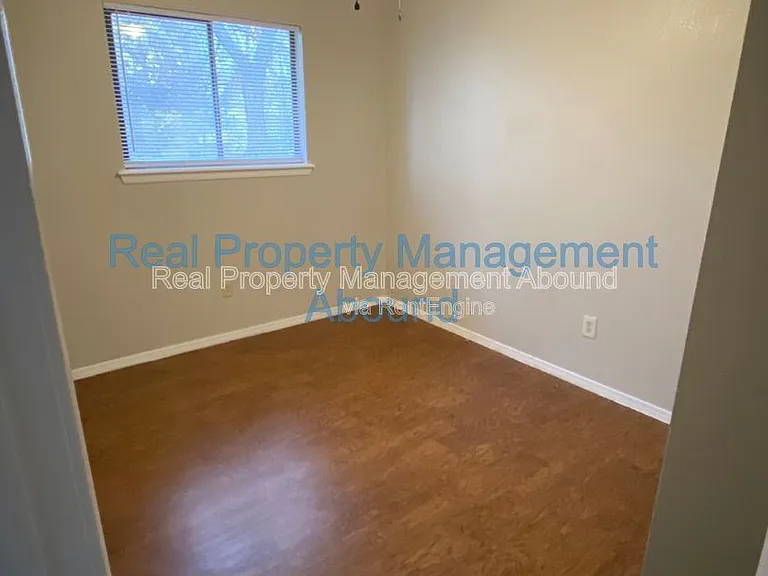 101 E Broadway St #3 — Photo 3