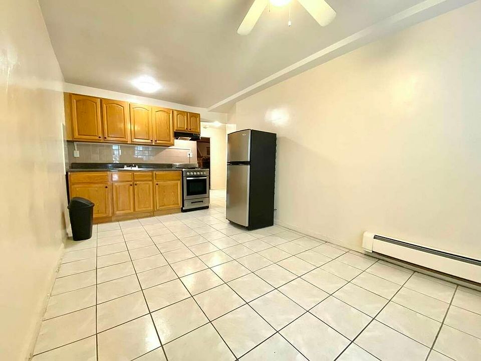 1st image of 21-04 Hoyt Ave S #1