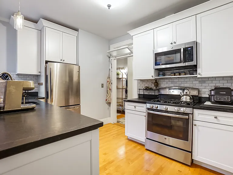 569 Franklin St #6 — Photo 11