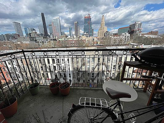 5th image of 571 Warren St #402