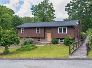 8212 Thornwood Dr, Hixson, TN 37343