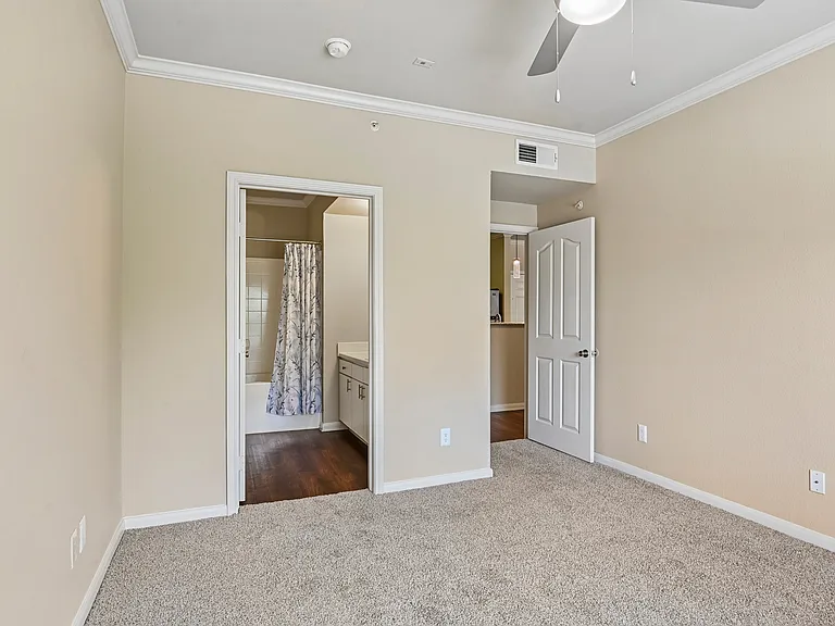 Skyview West Apartments — Photo 8