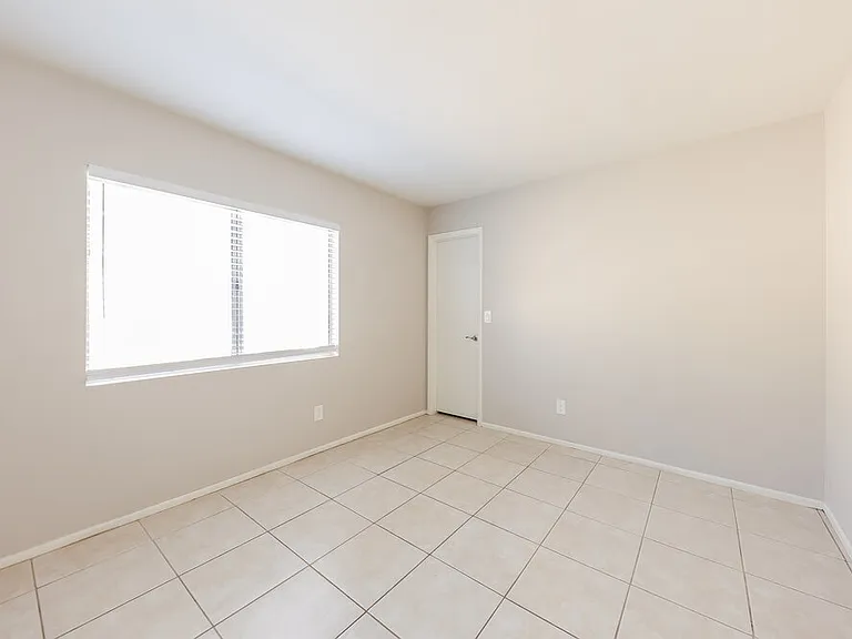 7056 W Eva St — Photo 11