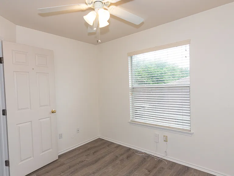 913 Coronation Way — Photo 35