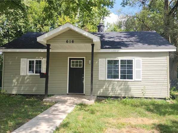 616 Woodlawn Ave, Mattoon, IL 61938