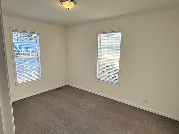 2nd image of 7 Parade St #Pas07
