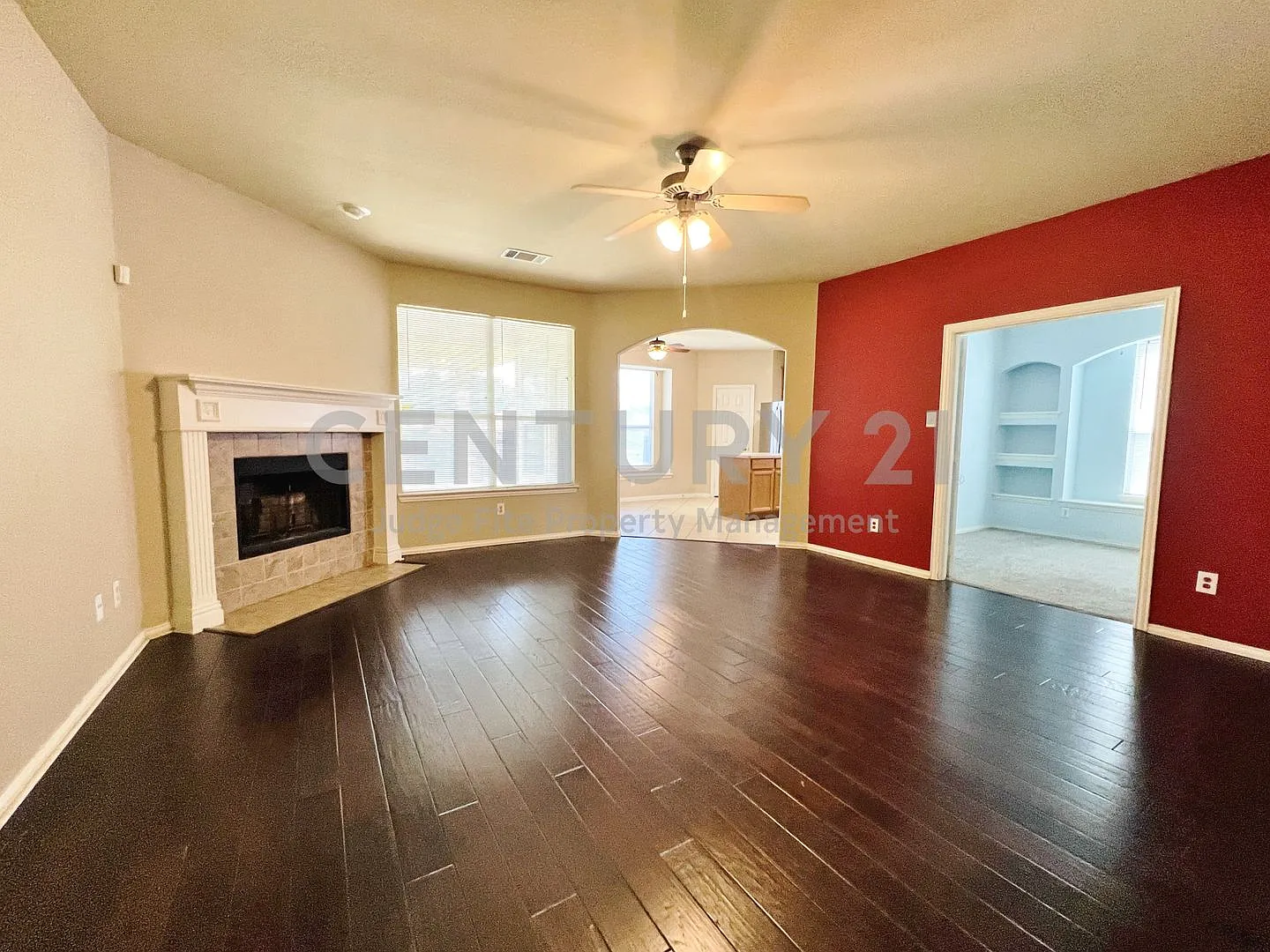 Well Maintained 3/2/2 in Crowley For Rent! — Photo 2