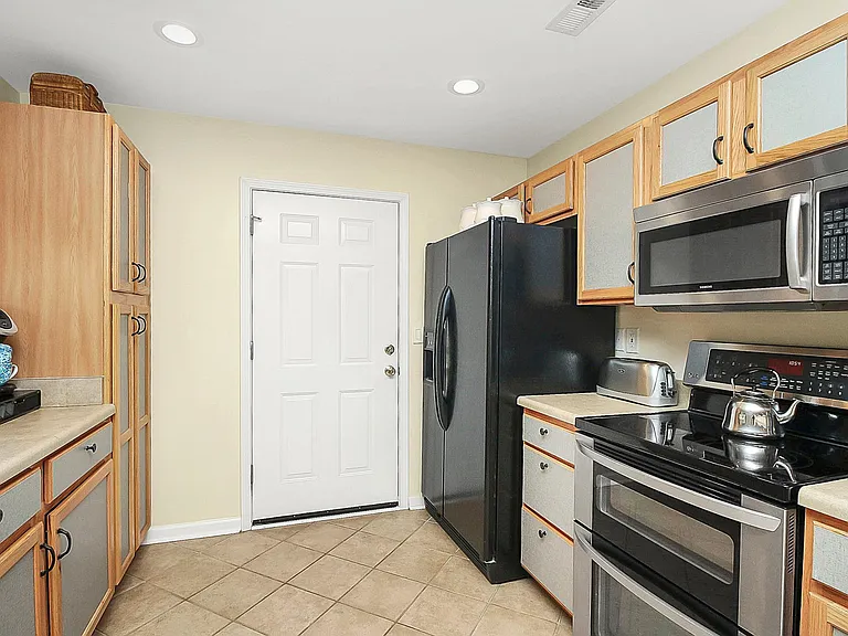 2292 Hanover Ct — Photo 13