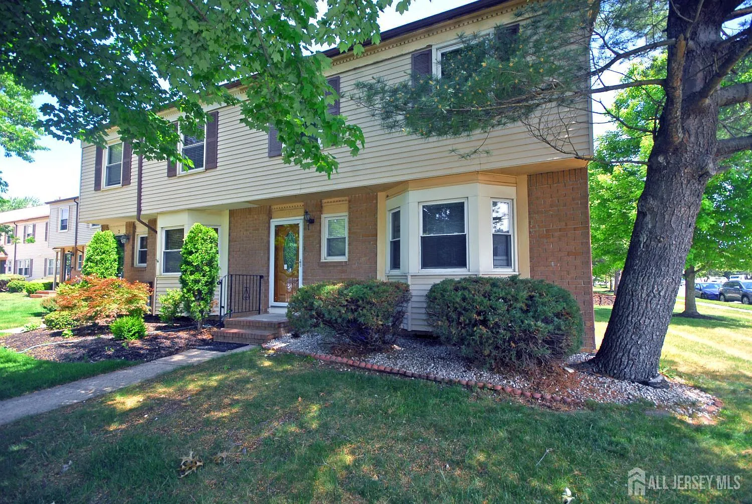 3 bed, 2.5 bath, 1092 sqft, $3,300 — Photo 2