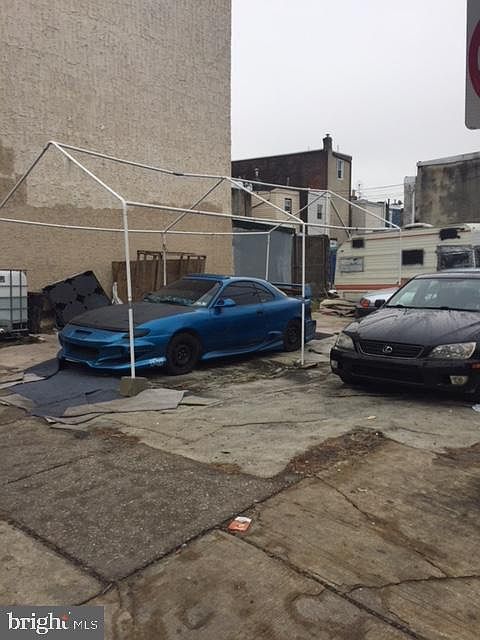 2nd image of 150 W Dauphin St