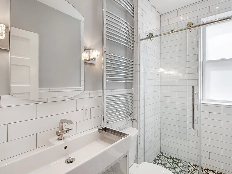 8 R St NW #3 — Photo 4