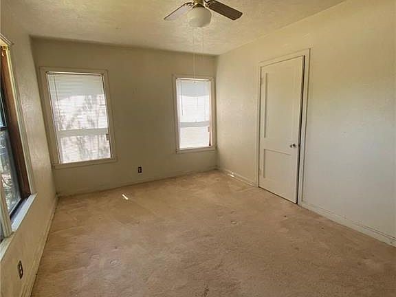 4th image of 302 E Henderson St