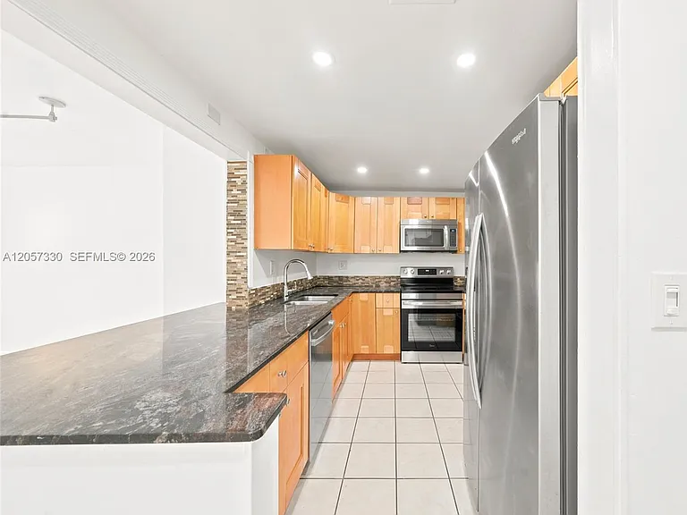 4384 NW 9th Ave #19-1D — Photo 5
