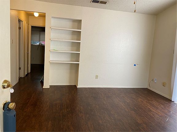 4th image of 824 King Albert St #B