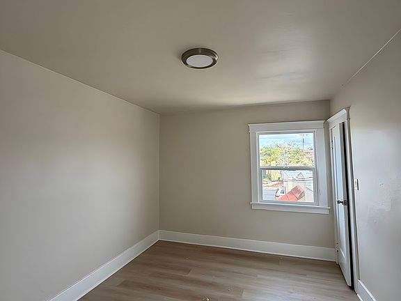 3rd image of 4904 Hubbard St #49105