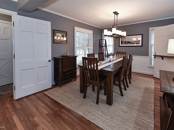 5th image of 20563 Stratford Ave