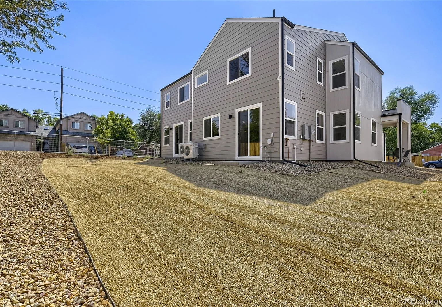 3 bed, 2.5 bath, 1979 sqft, $4,000 — Photo 4