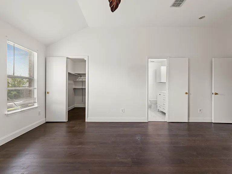 709 Chelsea Dr — Photo 8