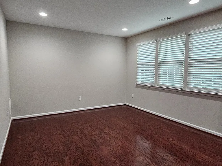 311 Prestwick Ln — Photo 16