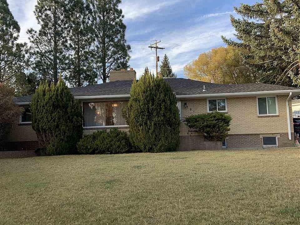 1st image of 391 Hillcrest Way