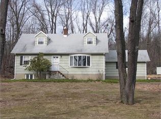 205 Dee Dee Dr, Glen Gardner, NJ 08826