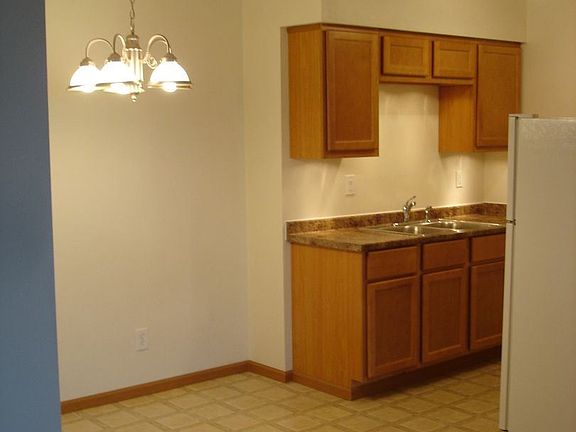 5th image of 229 W Washington St APT 204